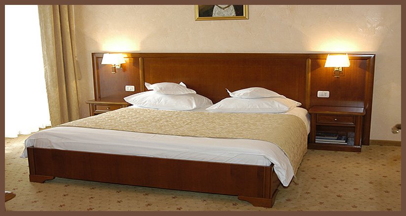 деревянная мебель для отелей, кровать двуспальная